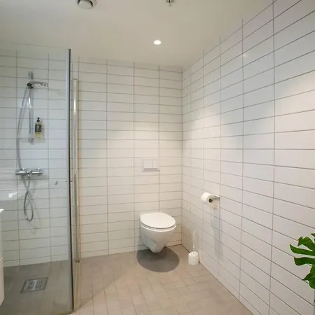 Modern 3Br Downtown Apt, Free Parking, High Standard Alesund Exterior photo