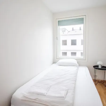 Modern 3Br Downtown Apt, Free Parking, High Standard Alesund Exterior photo