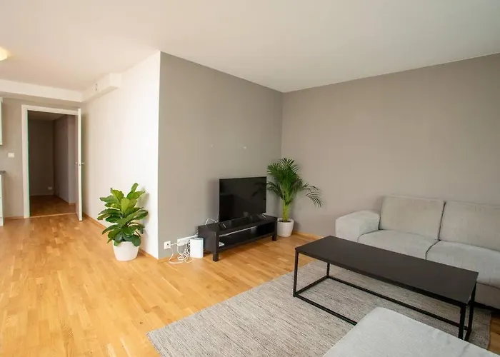 Modern 3Br Downtown Apt, Free Parking, High Standard