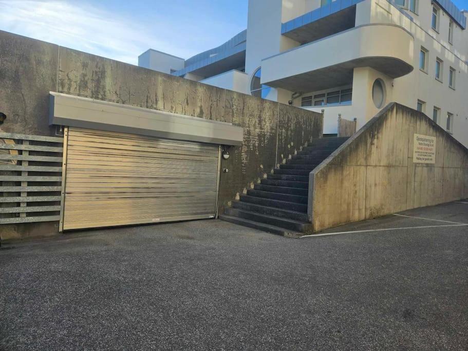 Modern 3br Downtown Apt, Free Parking, High Standard Apartment *