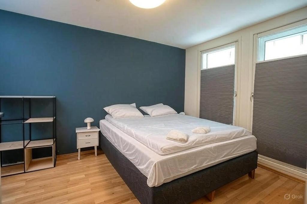Apartment Modern 3br Downtown Apt, Free Parking, High Standard *